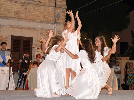 Danze alla Festa Castellana di Scapezzano