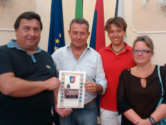 Ricevuti in Comune dal vicesindaco Maurizio Memè la famiglia Ramunno di Nova Milanese, turisti dal 1973 di Senigallia