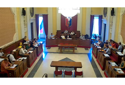 Una seduta del consiglio comunale di Senigallia