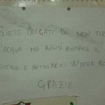 Il bagno rotto in una casa popolare di Senigallia, la segnalazione di Fratelli d'Italia