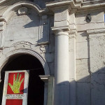 Porta Lambertina e lo striscione della manifestazione La Sinistra in Festa