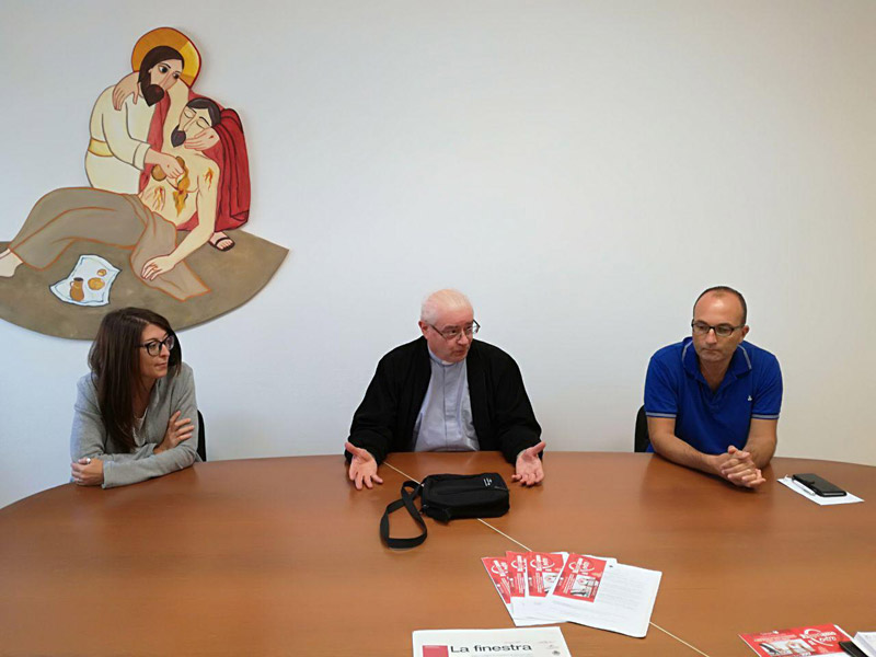 Da sinistra Chiara Michelon, don Giancarlo Giuliani e Giovanni Bomprezzi