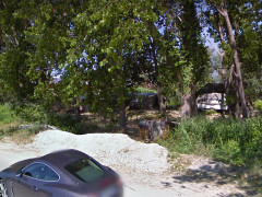 L'accampamento abusivo, la baraccopoli, sull'argine del fiume Cesano, lungo la strada della Bruciata a Senigallia