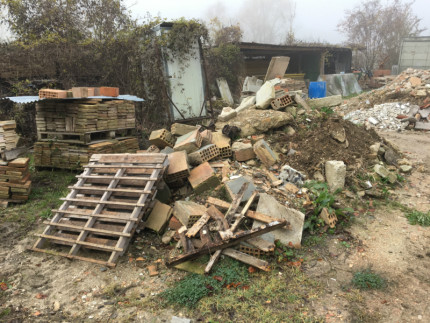 sequestrata area agricola utilizzata come discarica abusiva