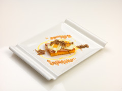 Polenta grigliata con guanciale, uova di quaglia, farro croccante e petali di tartufo - ricetta di Filippo Petrolati