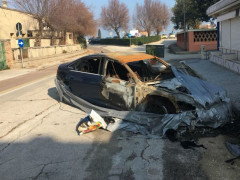 Auto incendiata in via La Spezia