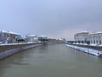 Neve in centro storico a Senigallia - Il fiume Misa
