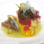 Mantecato di Nasello Adriatico e patate affumicate all'olio extravergine d'oliva con consommé di sedano verde, acciughe marinate, croccante alla cipolla, foglia di riso di Alga Nori, grano allo zafferano e focaccina alle olive nere - ricetta di Luca Verdolini