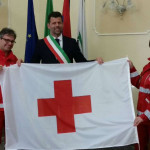 Consegna bandiera Croce Rossa al sindaco di Senigallia