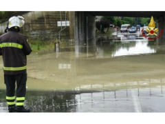 Bomba d'acqua su Ancona: allagamenti e traffico in tilt