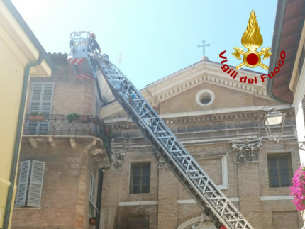 Vigili del Fuoco in via Gherardi a Senigallia