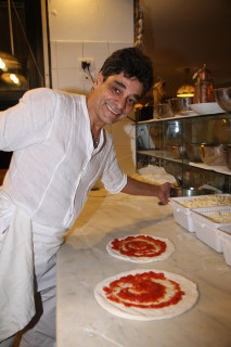Michele Ercole in pizzeria al suo ristorante Al Vicoletto di Senigallia
