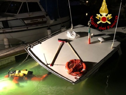 Barca affondata ad Ancona