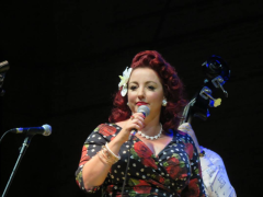 Laura B sul palco del Summer Jamboree - foto di Massimo Modesti