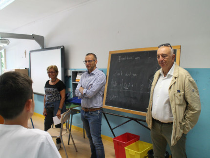 Matteo Ricci, Enzo Belloni e Giuliana Ceccarelli in una scuola