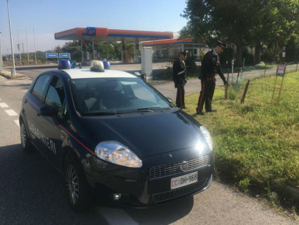 Carabinieri sulla Statale Adriatica