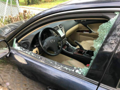 Auto danneggiata dai vandali a Pesaro
