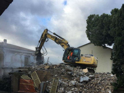 Demolizione villa Tarsi