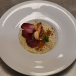 Risotto Carnaroli “Acquerello” cotto in acqua di cicale di mare con pesto di “Rosa di Gorizia” mazzancolla scottata, polvere di nocciole tostate - ricetta Ristorante 20 e 15 Cibo e Vino