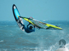 Eugenio Marconi impegnato nel freestyle sul suo windsurf