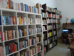 Biblioteca Sociale alla Cesanella, scaffali pieni di libri