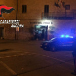 Carabinieri sul posto dopo attacco con esplosivo al bancomat a Castelleone di Suasa