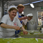 Si cucinano le specialità gastronomiche della Festa del Cuntadin di Montignano