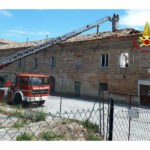 Crolla il tetto di un edificio in disuso in centro a Senigallia