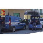 Perquisizione della Polizia sulle auto del 46enne arrestato