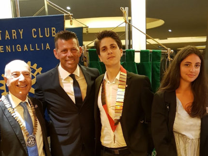 Luigi Verdini (terzo da sx) nuovo presidente Rotaract Senigallia