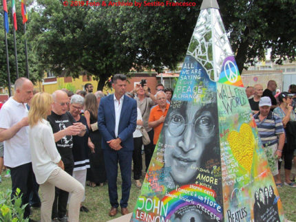 Inaugurazione del monumento a John Lennon a Senigallia