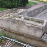 Manufatti in cemento ammalorati in un condominio di via Capanna