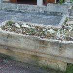Manufatti in cemento ammalorati in un condominio di via Capanna