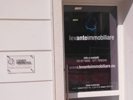 Levante Immobiliare - Nuova sede in via Mamiani a Senigallia - Ingresso