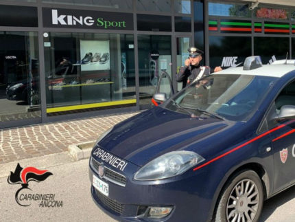 Carabinieri al King Sport per furto