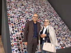 Gianluca Andreoni e Paola Petrini (BCC Ostra e Morro d'Alba) alla apertura della mostra "Razza Umana" di Oliviero Toscani