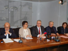 Ceriscioli con assessori della Giunta della Regione Marche in conferenza stampa