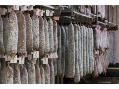 Salumi tradizionali della Marche al Salumificio Angeloni di Castelvecchio di Monte Porzio Salumi tradizionali della Marche al Salumificio Angeloni di Castelvecchio di Monte Porzio