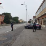 Carabinieri su via Raffaello Sanzio a Senigallia