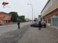 Carabinieri su via Raffaello Sanzio a Senigallia