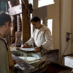 Lavorazione di carta a mano