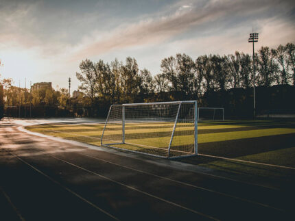 Campo da calcio, porta da calcio - photo by Pexels