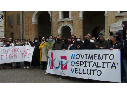 Manifestazione commercianti di Senigallia contro chiusure Covid-19