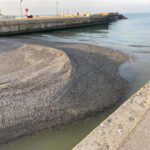 Isoletta di sabbia e detriti alla foce del Misa (situazione ottobre 2021)