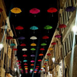 Ombrelli sospesi su corso 2 Giugno