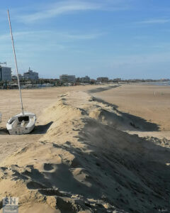 Bassa marea sulla spiaggia di Senigallia - Senz'acqua - Foto di Roberta Bisci