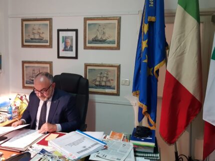Massimo Bello nell'ufficio di presidenza del Consiglio Comunale di Senigallia