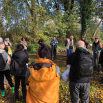 Passeggiata organizzata da Confluenze lungo il fiume Misa alla ricerca delle erbe spontanee