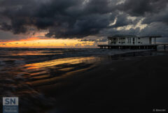 Le prime luci del giorno sulla Rotonda di Senigallia - Alba nuvolosa - Foto di Daniele Brescini