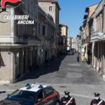 Carabinieri lungo il corso 2 Giugno